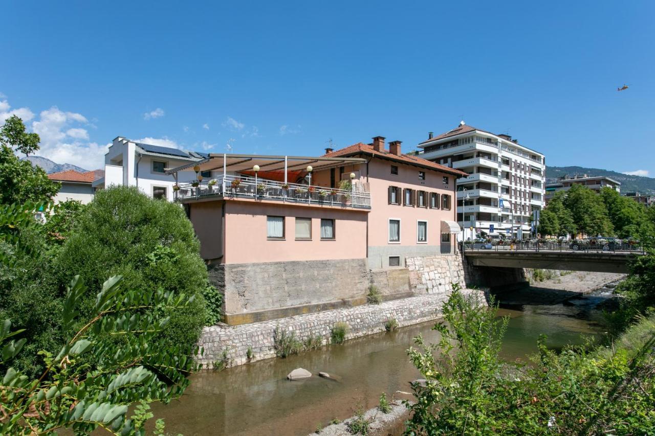 Appartamento Grande Al Ponte. Situato Vicino All'Ospedale, Al Parco E Al Centro Citta Trento Exteriör bild