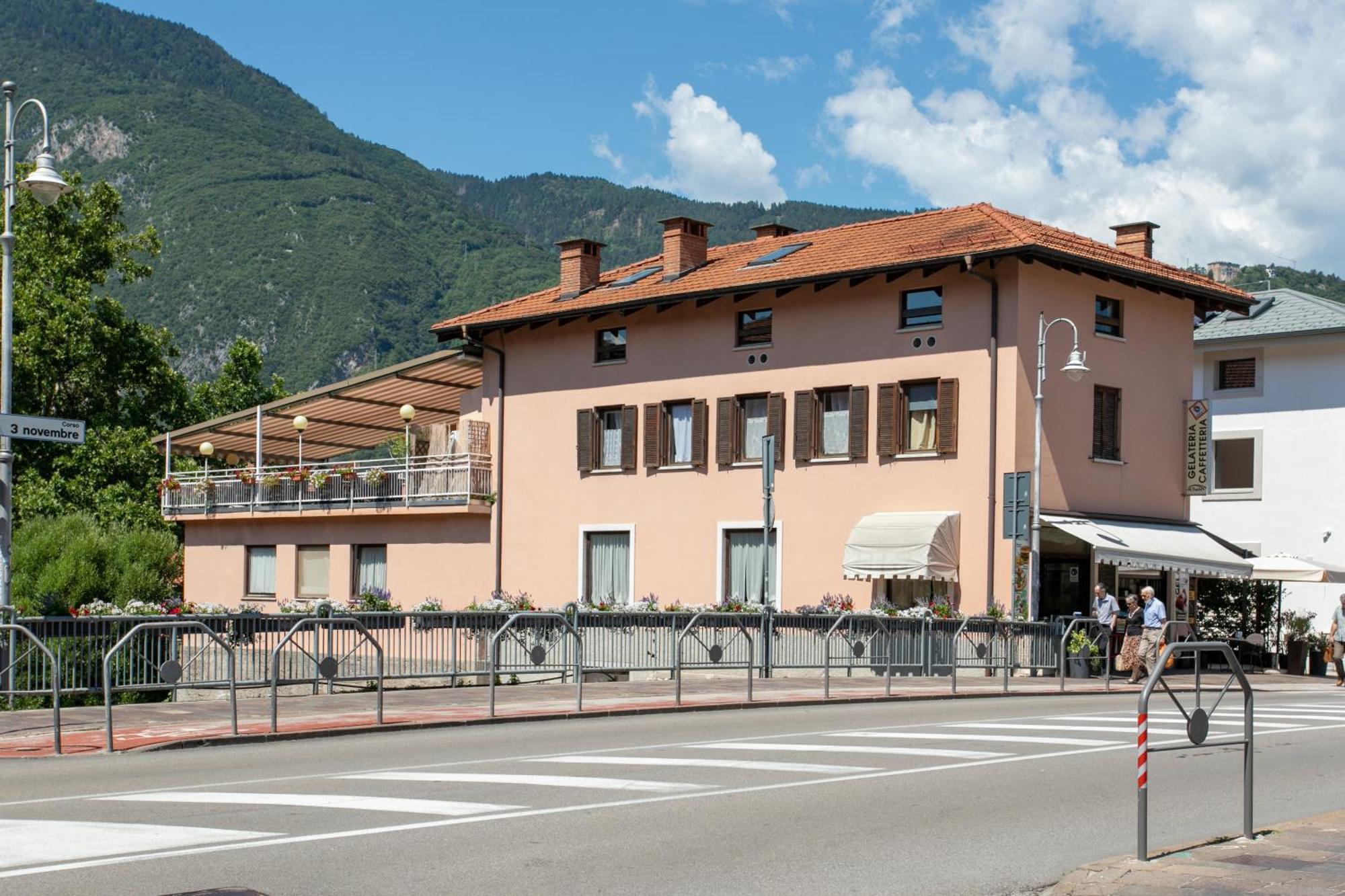 Appartamento Grande Al Ponte. Situato Vicino All'Ospedale, Al Parco E Al Centro Citta Trento Exteriör bild